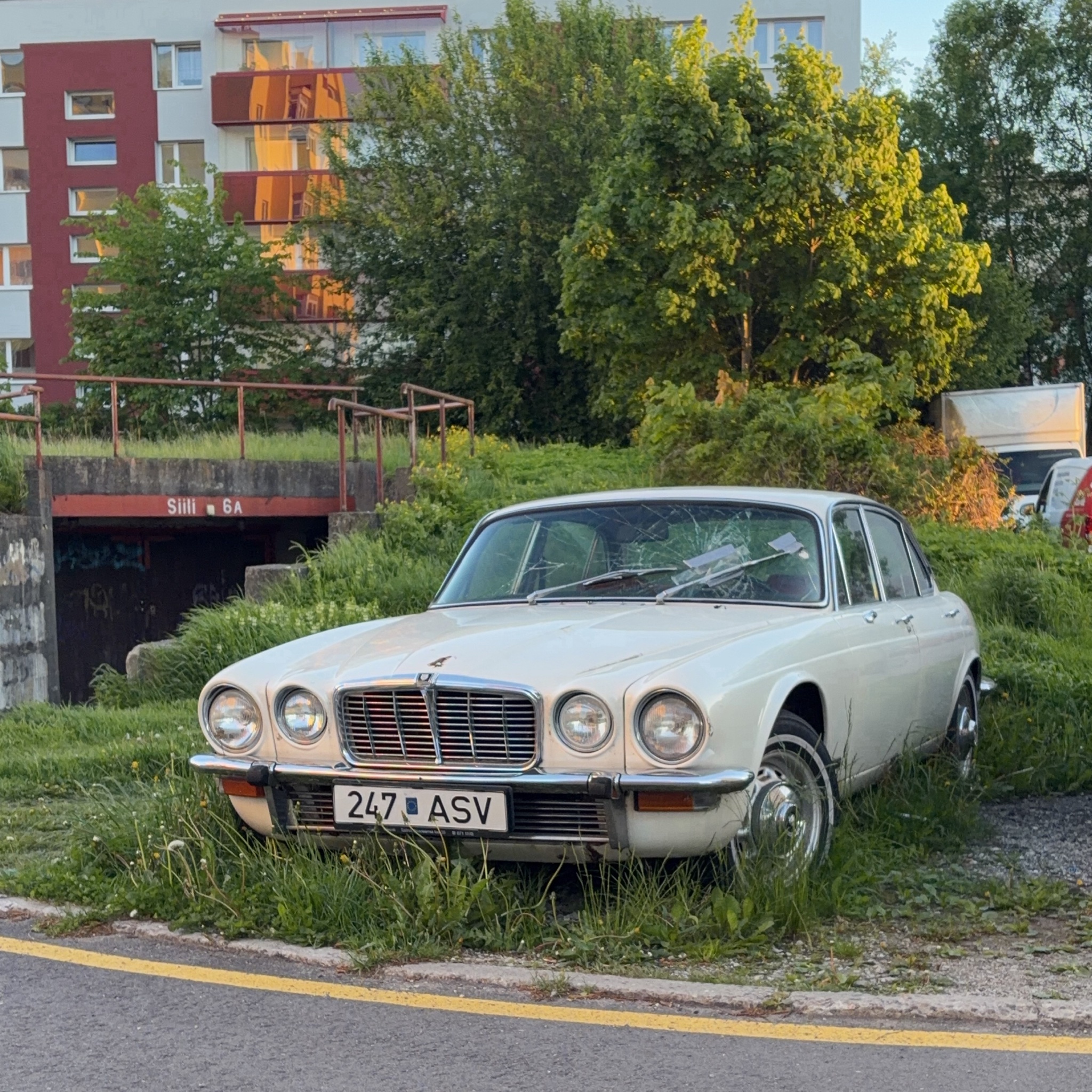 1973 Jaguar XJ6 (Series II)