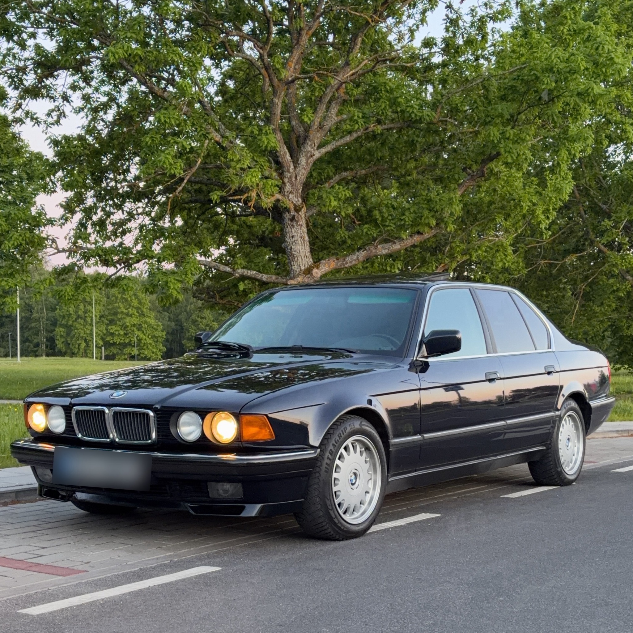 1986 BMW 7-Series (E32)