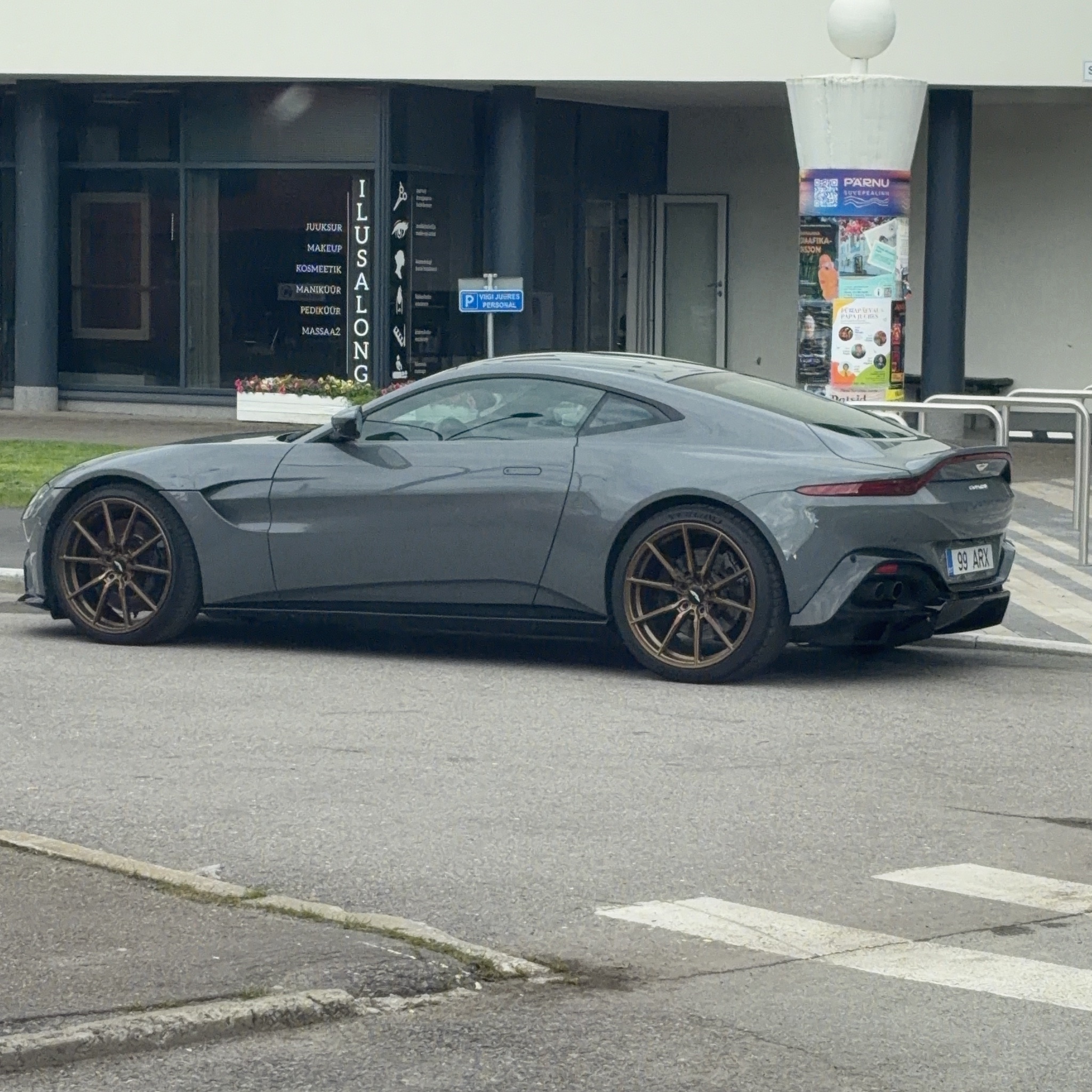 2018 Aston Martin Vantage (2018)