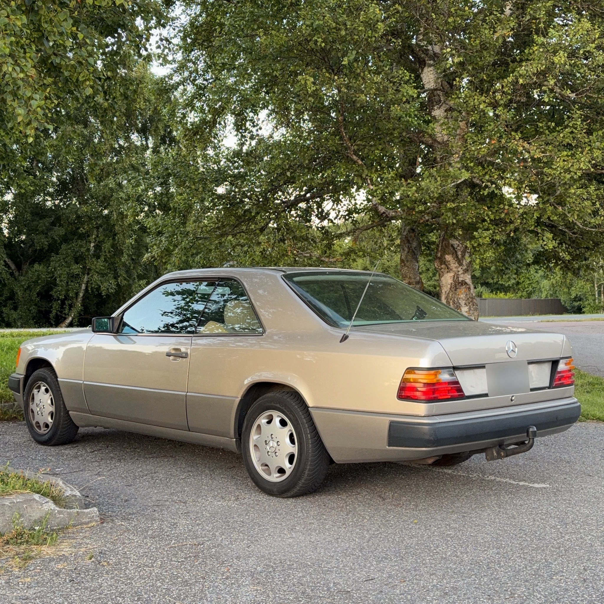 1987 Mercedes-Benz 300 CE (W124) Coupe