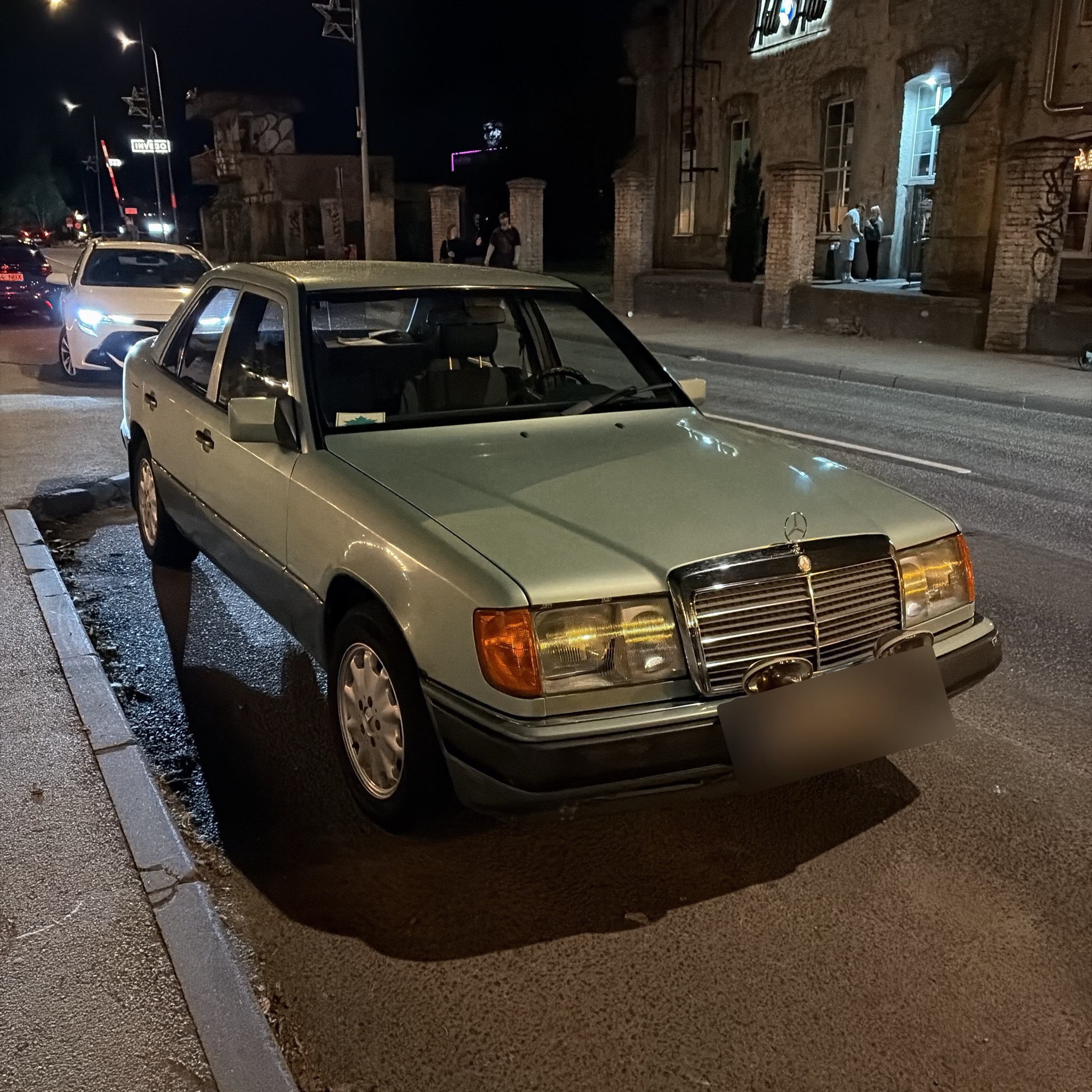 1984 Mercedes-Benz E-Class (W124)