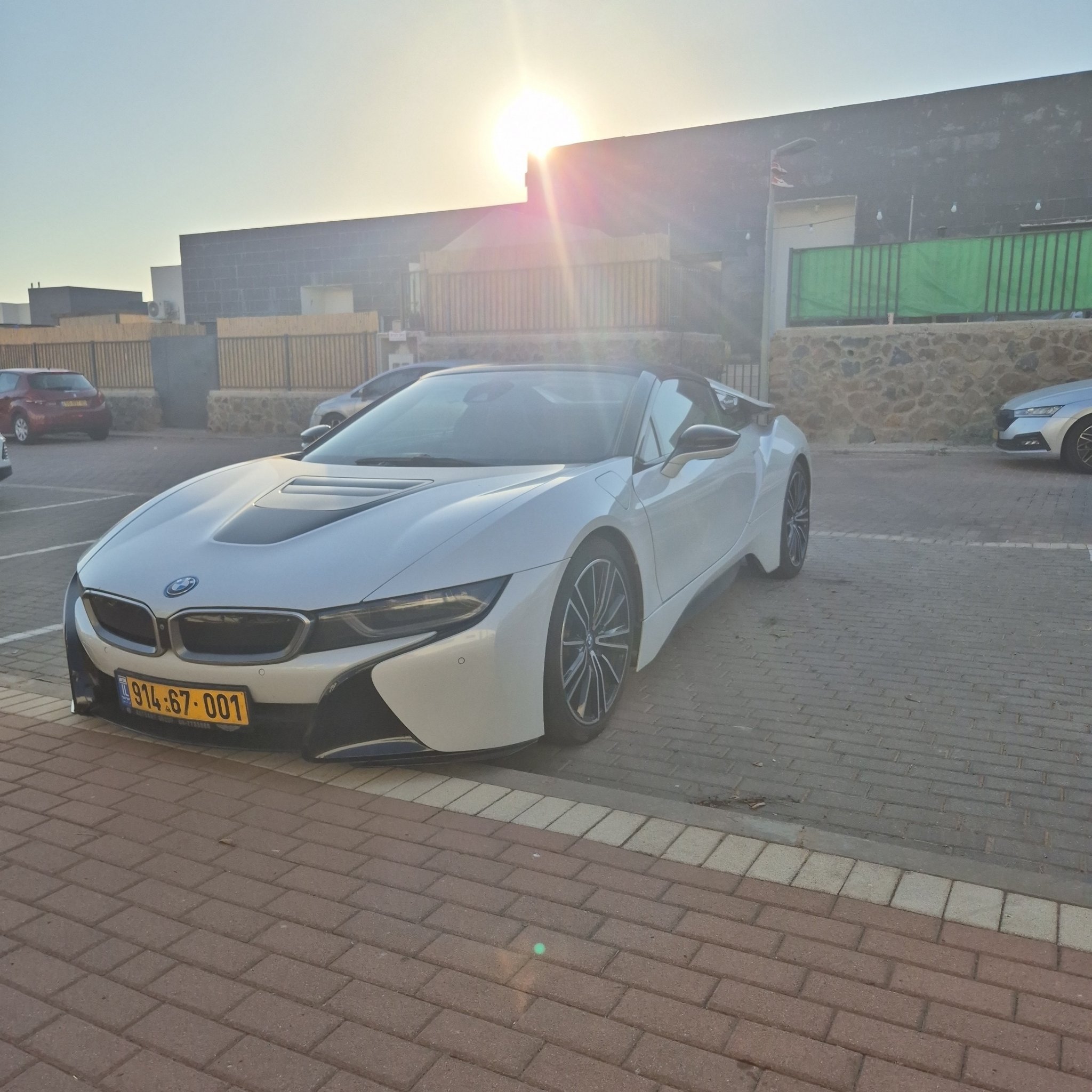 2018 BMW i8 Roadster