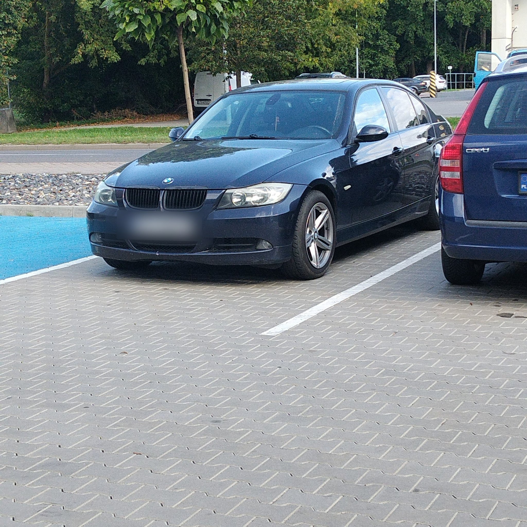 2005 BMW 3 Series (E90)