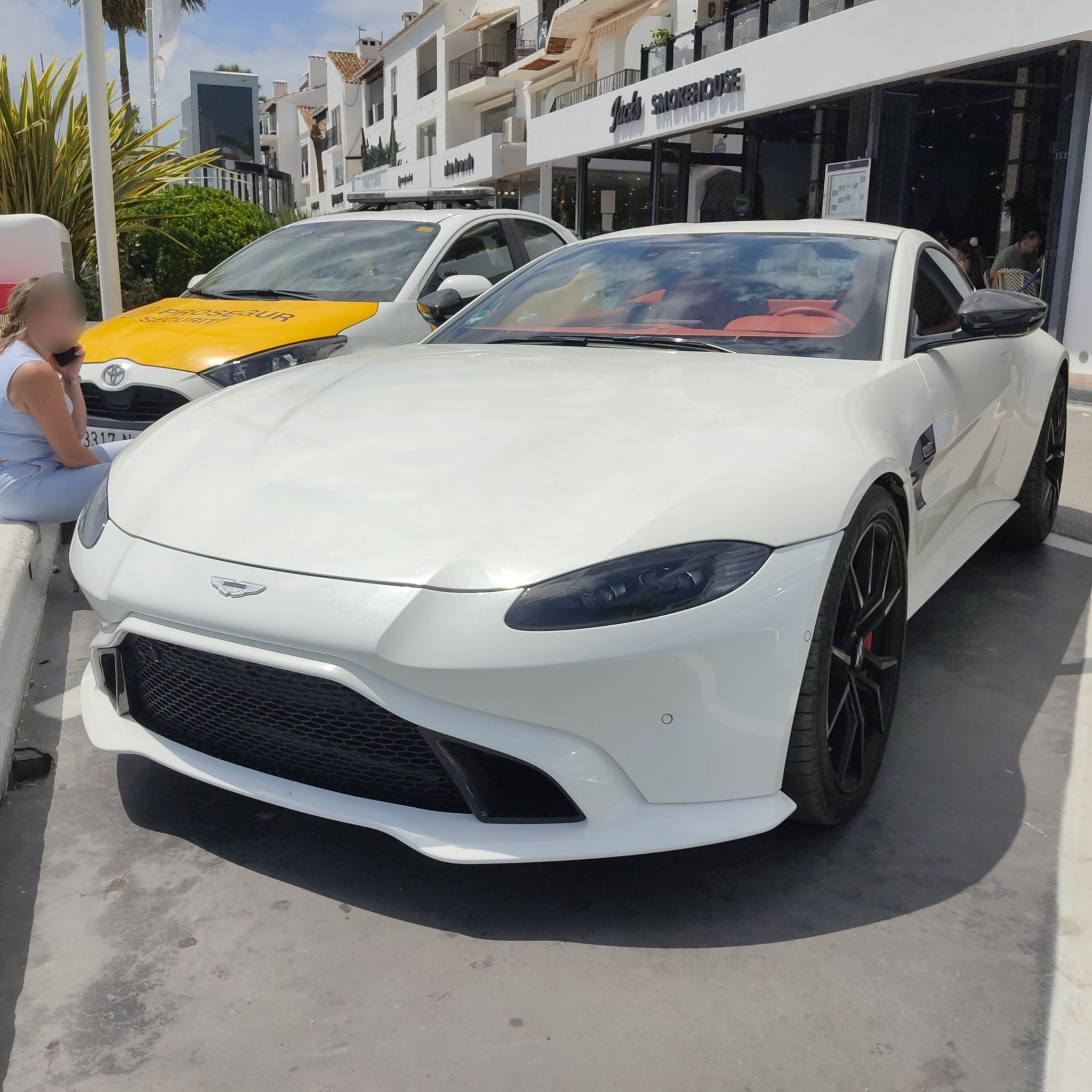 2018 Aston Martin Vantage (2018)