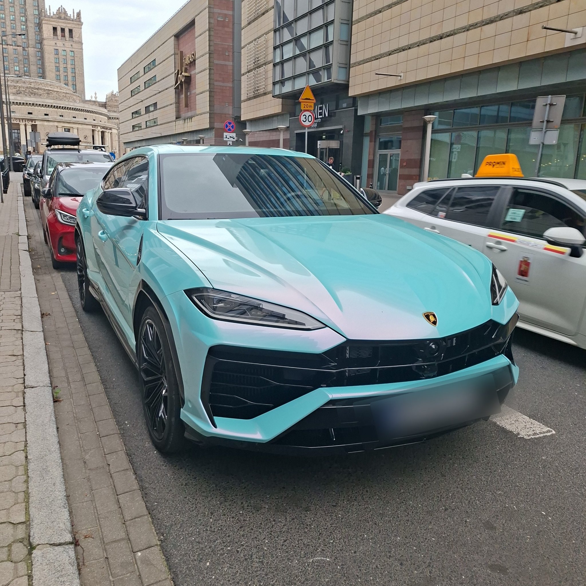 2022 Lamborghini Urus (S)