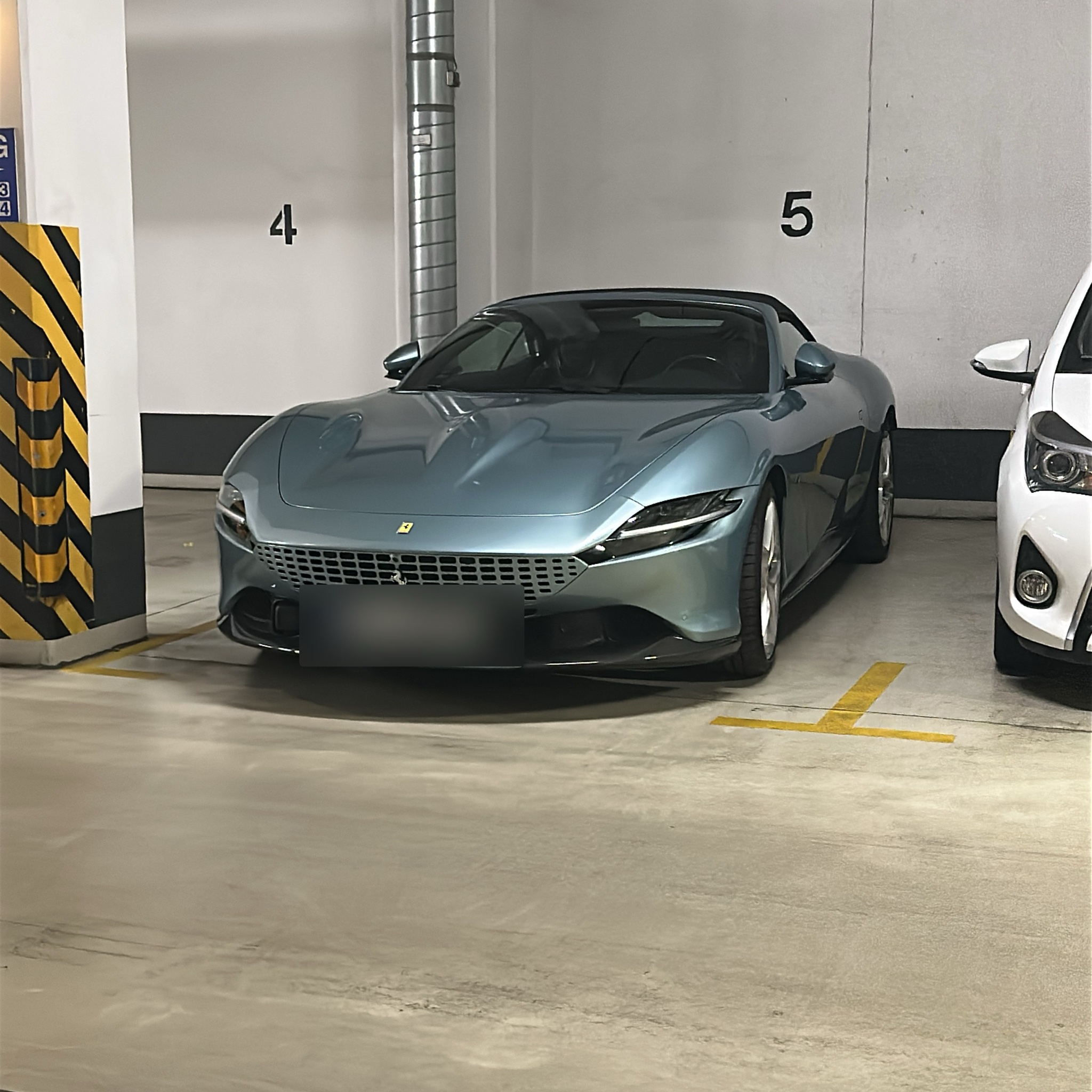 2023 Ferrari Roma Spider