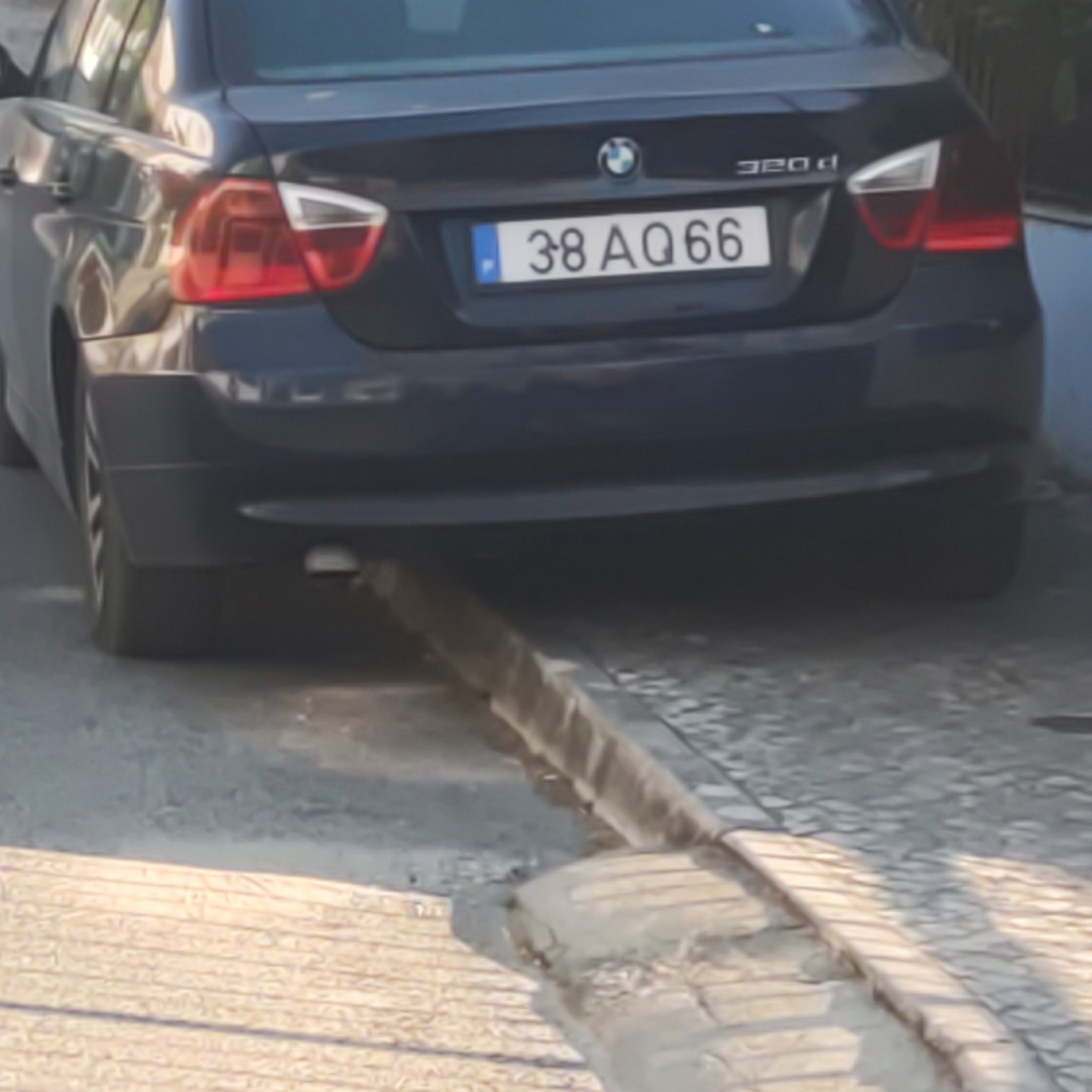 2005 BMW 3 Series (E90)