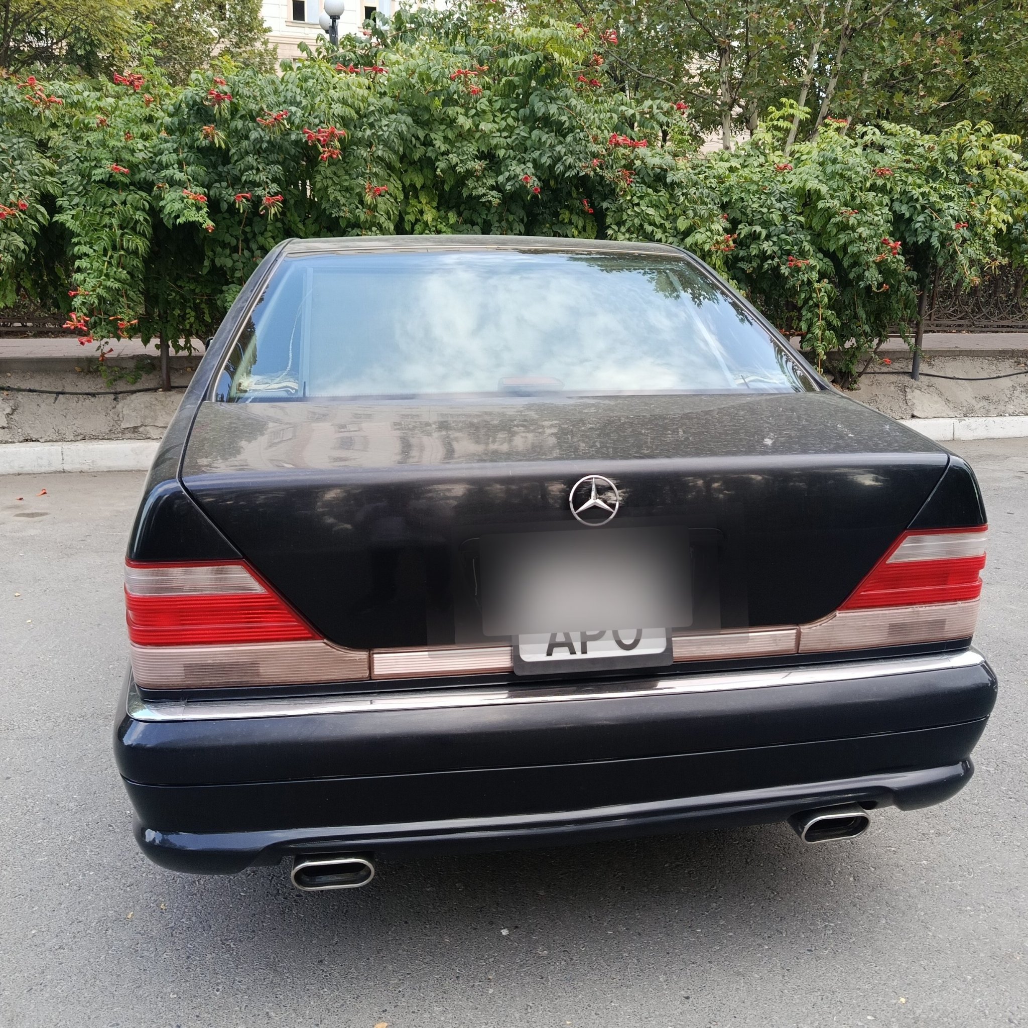 1991 Mercedes-Benz S-Class (W140)