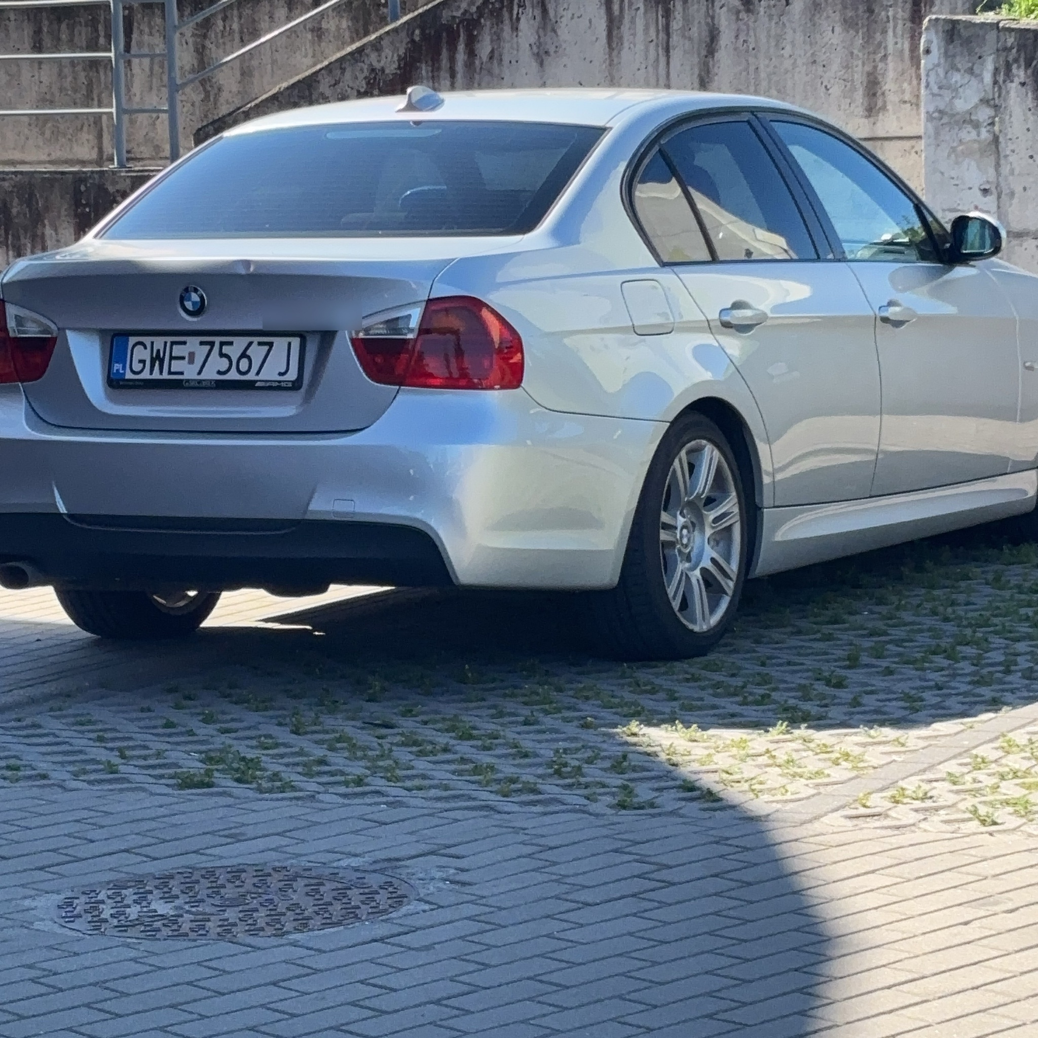 2005 BMW 3 Series (E90)